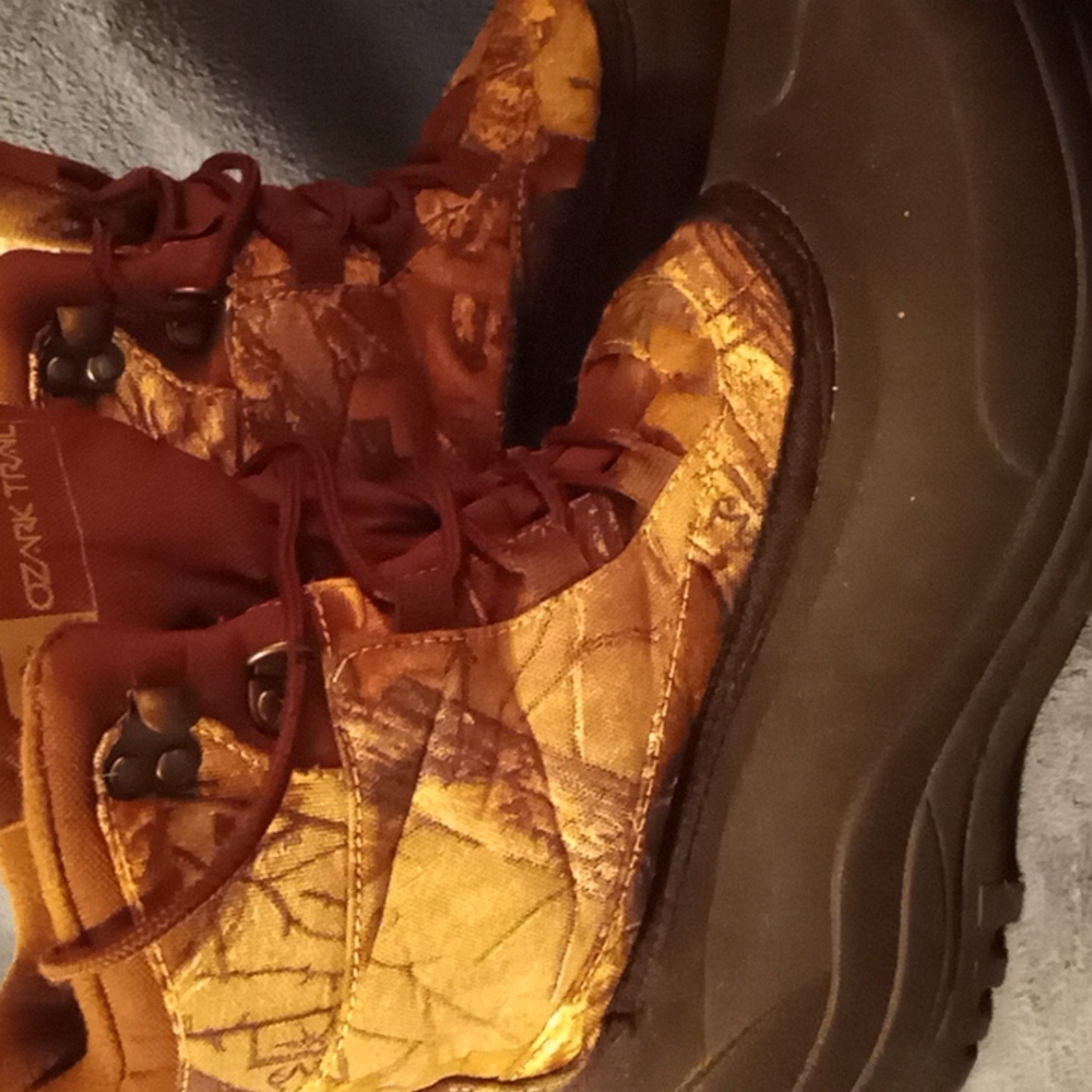 Waterproof camo boots